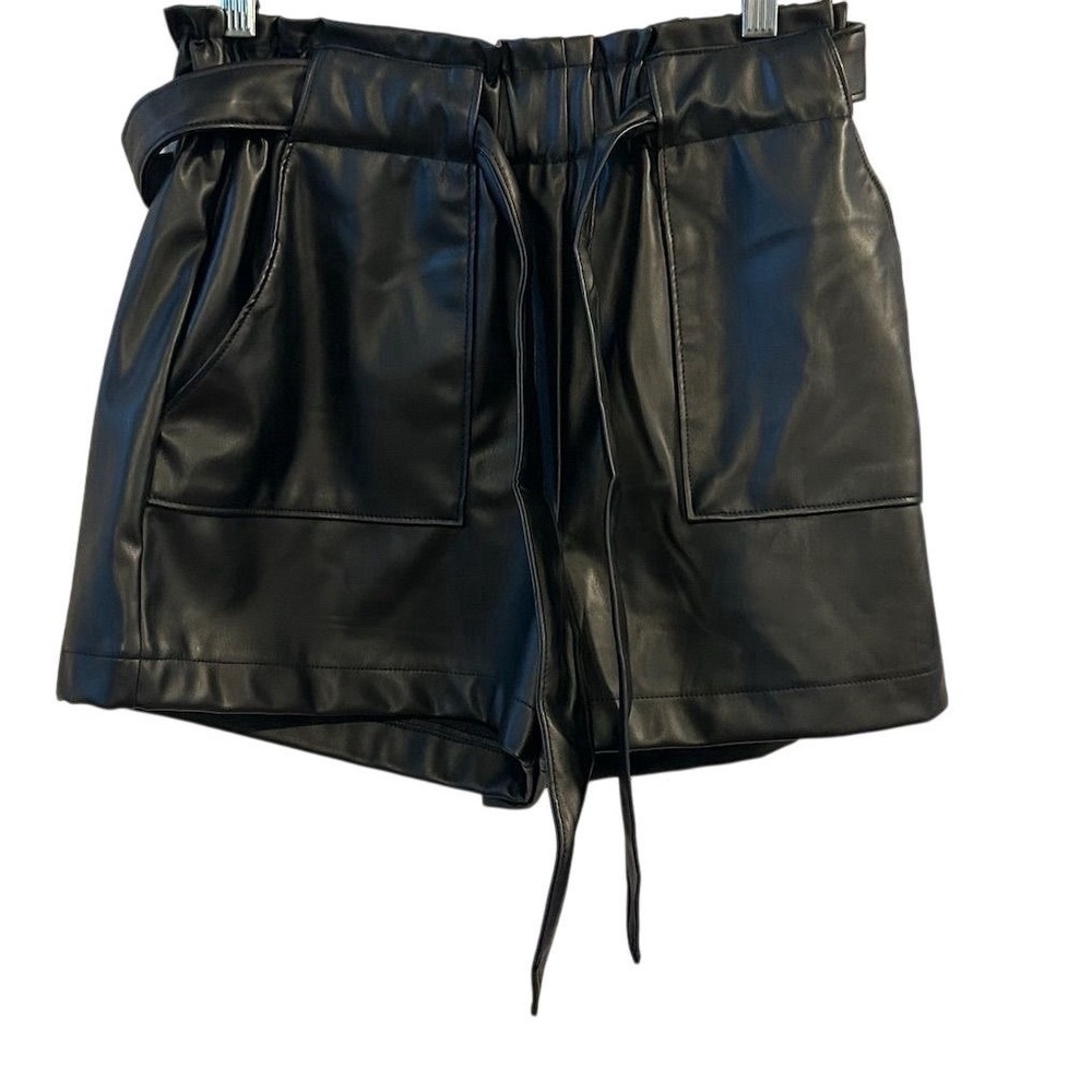 Ci Sono Women's Black Faux Leather Paperbag Shorts Size M